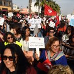 Des Tunisiennes manifestent contre le harcèlement sexuel devant le Parlement